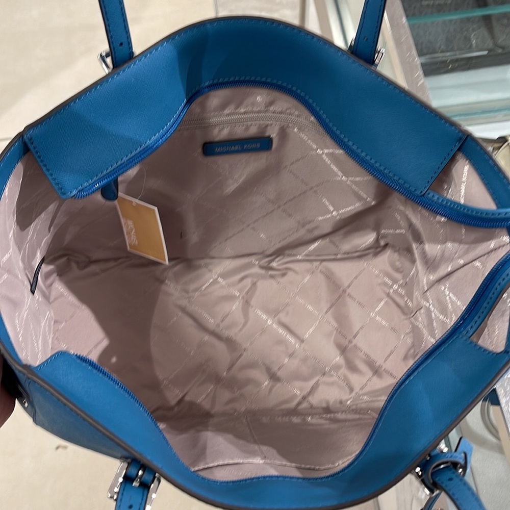 Michael Kors Gilly Large Drawstring Travel Leather Top Zip Tote
 Color: TEAL
NWT - Picture 7 of 16